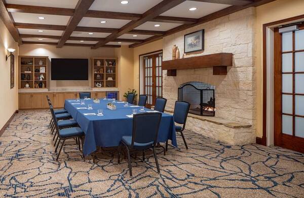Hilton San Antonio Hill Country Hotel & Spa