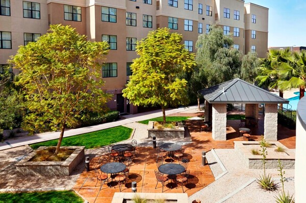 Courtyard Phoenix North/Happy Valley