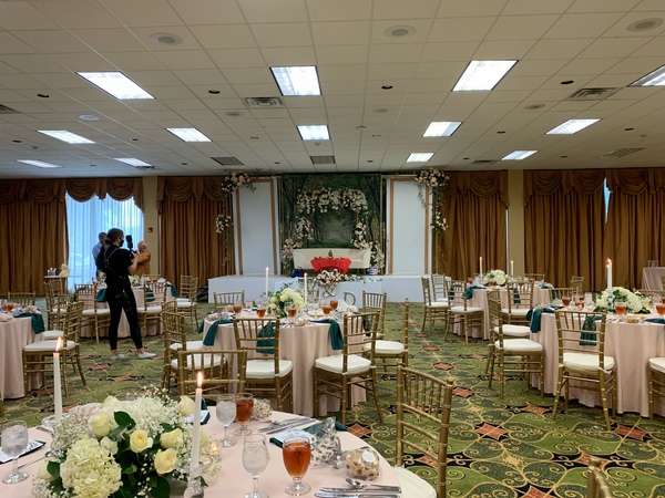 Whispering Woods Hotel and Conference Center