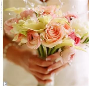 Lynn's Wedding Services - Florals /Decorations