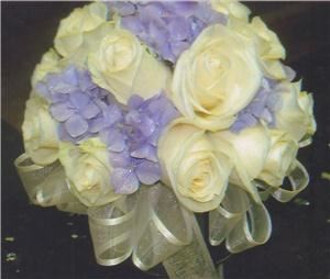 Lynn's Wedding Services - Florals /Decorations