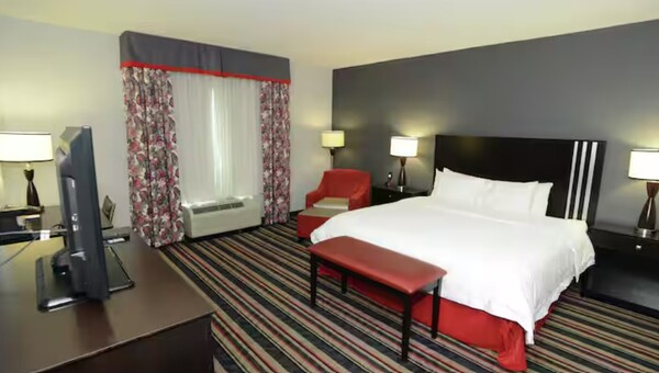 Hampton Inn & Suites Albany At Albany Mall