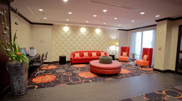 Hampton Inn & Suites Albany At Albany Mall