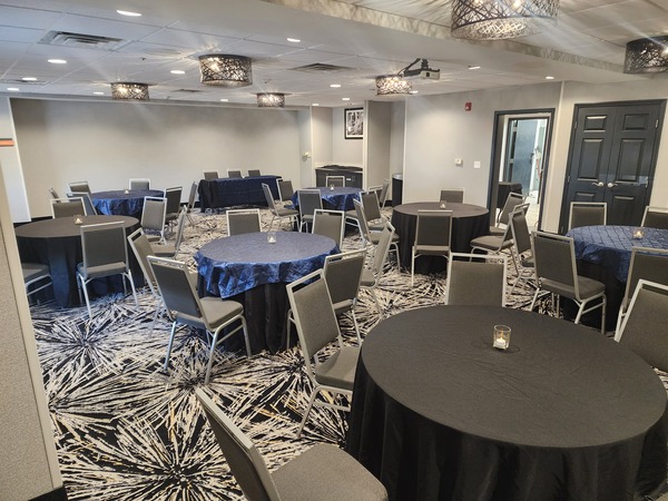 La Quinta Inn & Suites by Wyndham Raleigh-Downtown-North