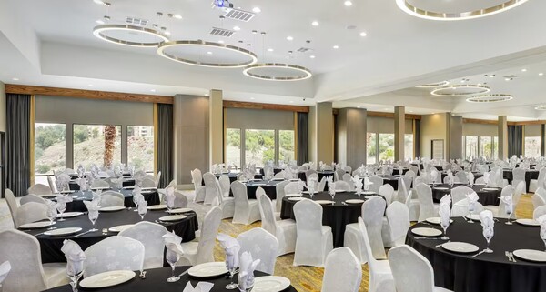 DoubleTree by Hilton Pomona