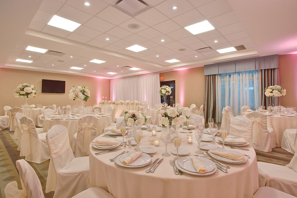 Holiday Inn Express & Suites