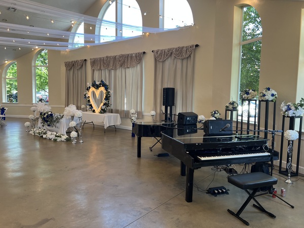 Keys on Main Traveling Dueling Piano Show