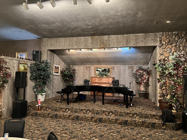 Keys on Main Traveling Dueling Piano Show