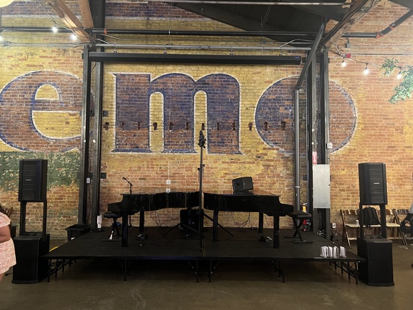 Keys on Main Traveling Dueling Piano Show