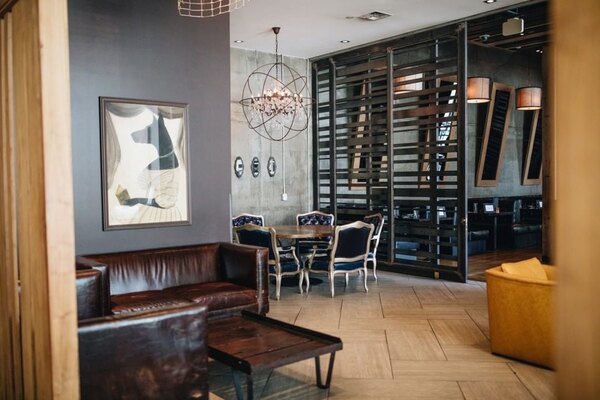 Blue Hound Kitchen & Cocktails