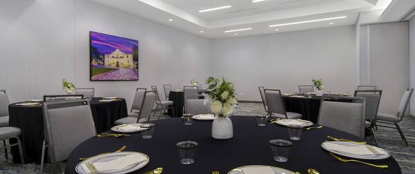 Hampton Inn & Suites/Home2 Suites Riverwalk