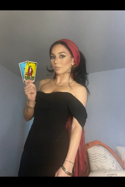 The psychic of Tarzana village