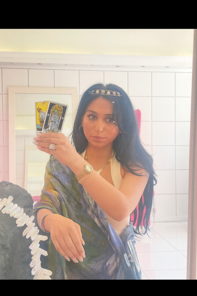 The psychic of Tarzana village