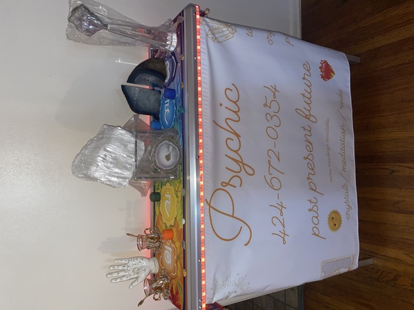 The psychic of Tarzana village