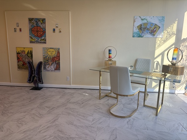 The psychic of Tarzana village