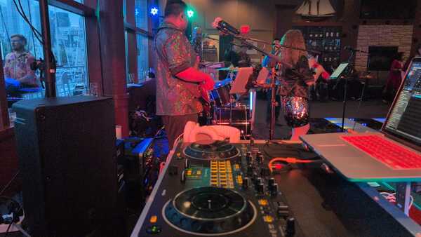 EVOLUTION BAND & DJ ENTERTAINMENT