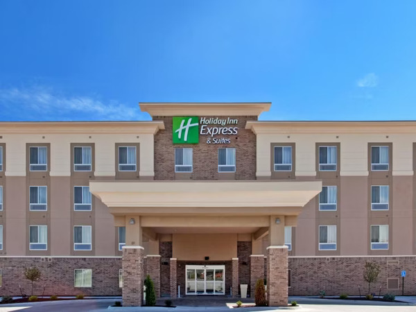 Holiday Inn Express & Suites Topeka North