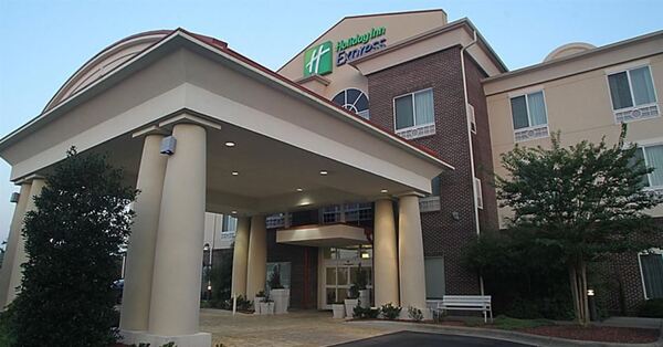 Holiday Inn Express Pembroke