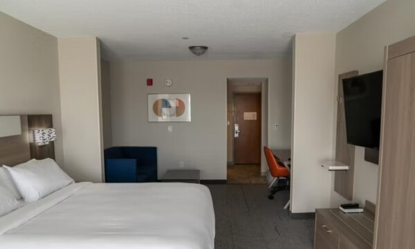 Holiday Inn Express Pembroke