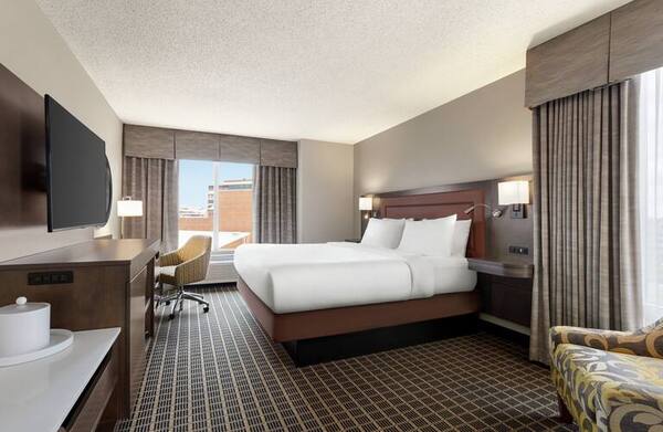 Hampton Inn & Suites by Hilton Greenville Downtown Riverplace