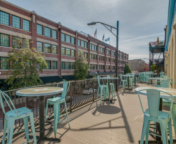 Lucy's Retired Surfers Bar & Restaurant