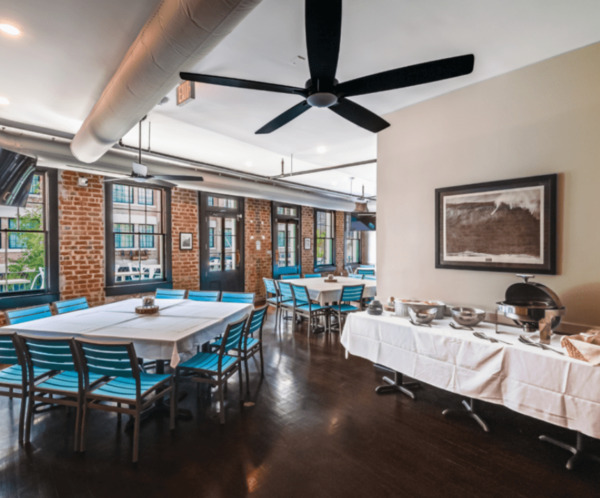 Lucy's Retired Surfers Bar & Restaurant