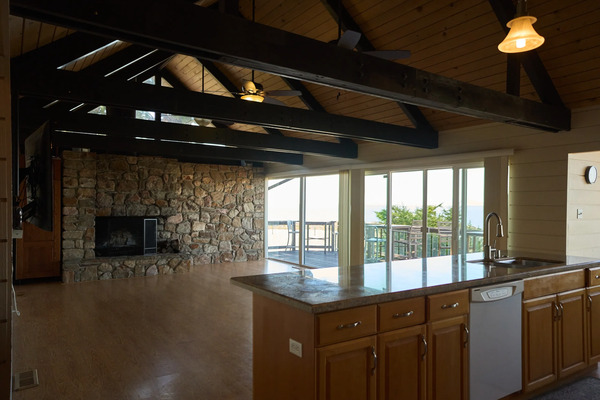 Four Fools Winery and Lone Tree Lodge