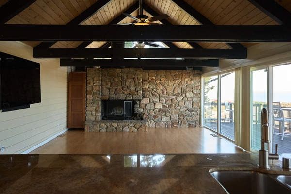 Four Fools Winery and Lone Tree Lodge