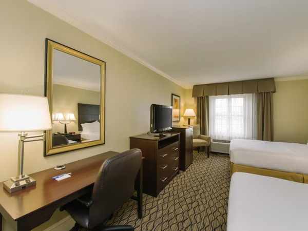 Holiday Inn Express & Suites Merrimack