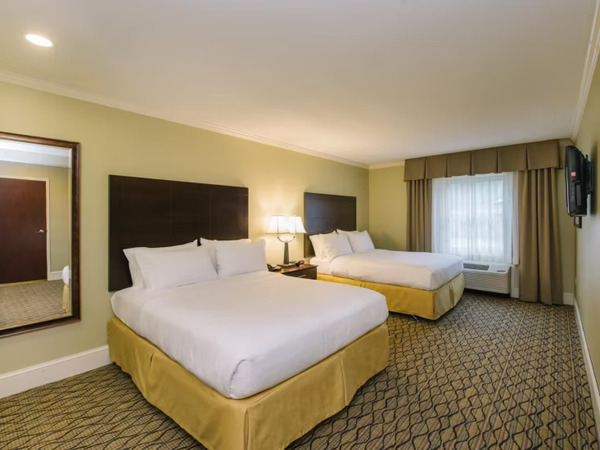 Holiday Inn Express & Suites Merrimack