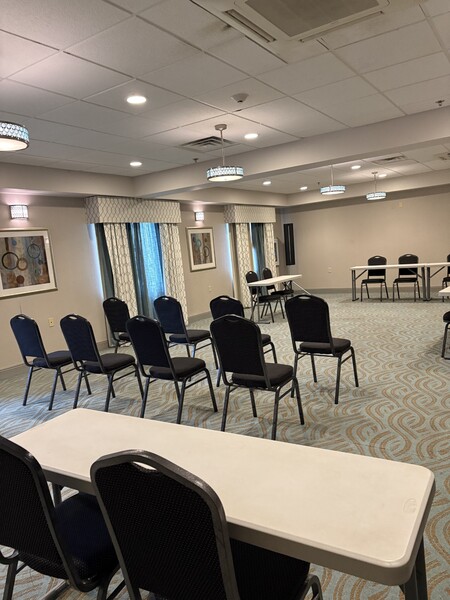 Holiday Inn Express & Suites