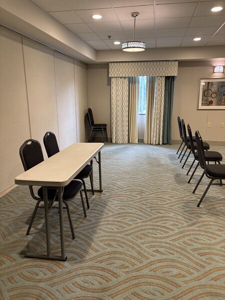 Holiday Inn Express & Suites