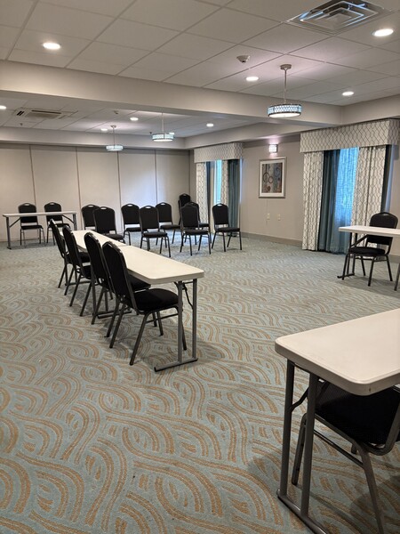 Holiday Inn Express & Suites