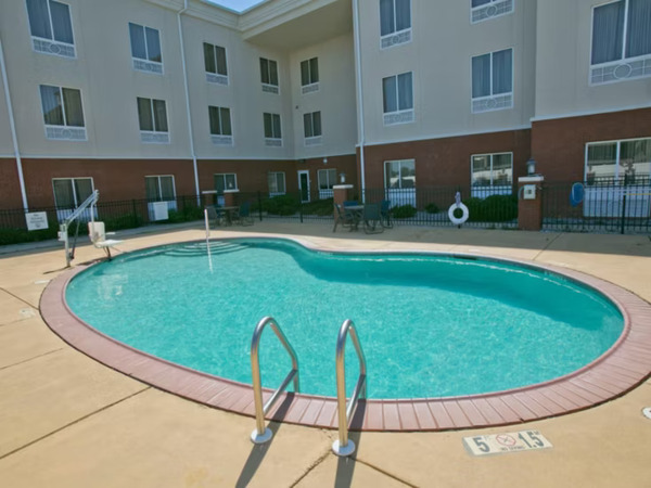 Holiday Inn Express & Suites