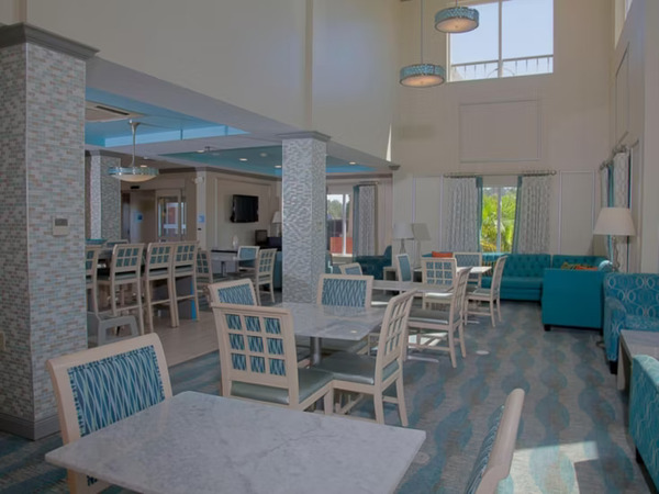 Holiday Inn Express & Suites