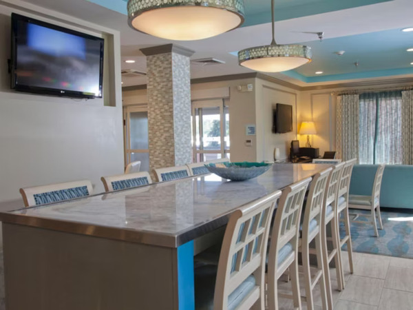 Holiday Inn Express & Suites