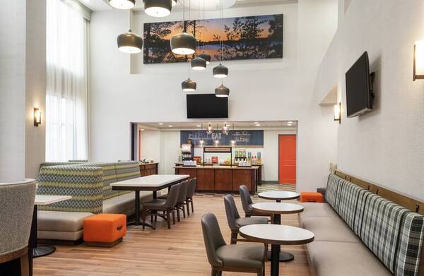 Hampton Inn & Suites Pine Bluff