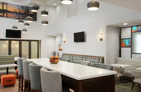 Hampton Inn & Suites Pine Bluff