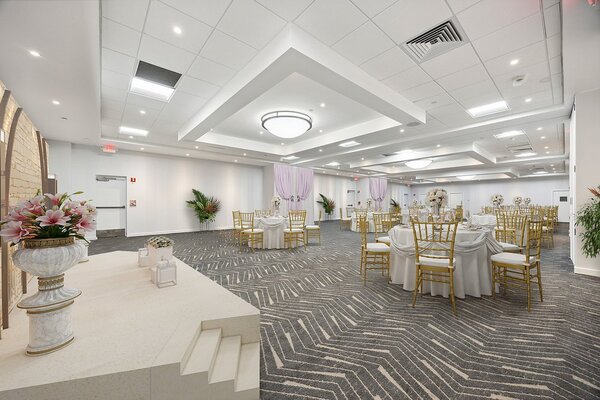 DoubleTree by Hilton New York JFK Airport