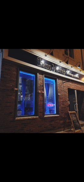 Bass Notez Cocktail Lounge