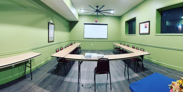 Everest Cafe and Bar