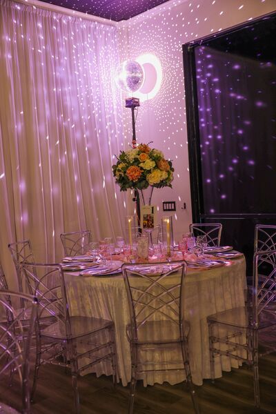 Luxuriouz Roomz Venue