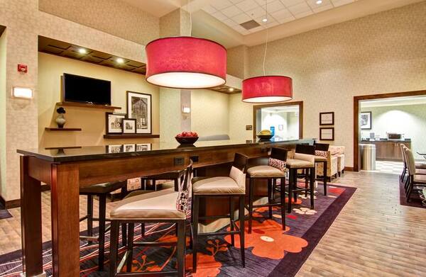 Hampton Inn & Suites by Hilton Red Deer