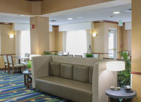 Holiday Inn Express & Suites Manchester-Airport