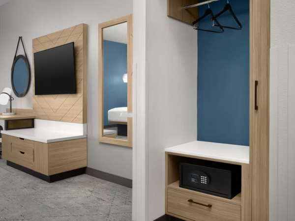 Holiday Inn Express & Suites DFW West - Hurst