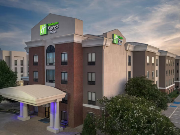 Holiday Inn Express & Suites DFW West - Hurst
