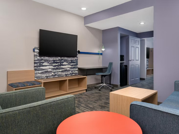 Country Inn & Suites