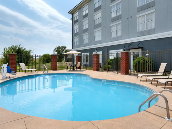 Country Inn & Suites