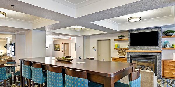 Holiday Inn Express & Suites Milwaukee-New Berlin