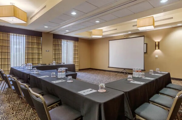 Cambria hotel & suites Denver International Airport